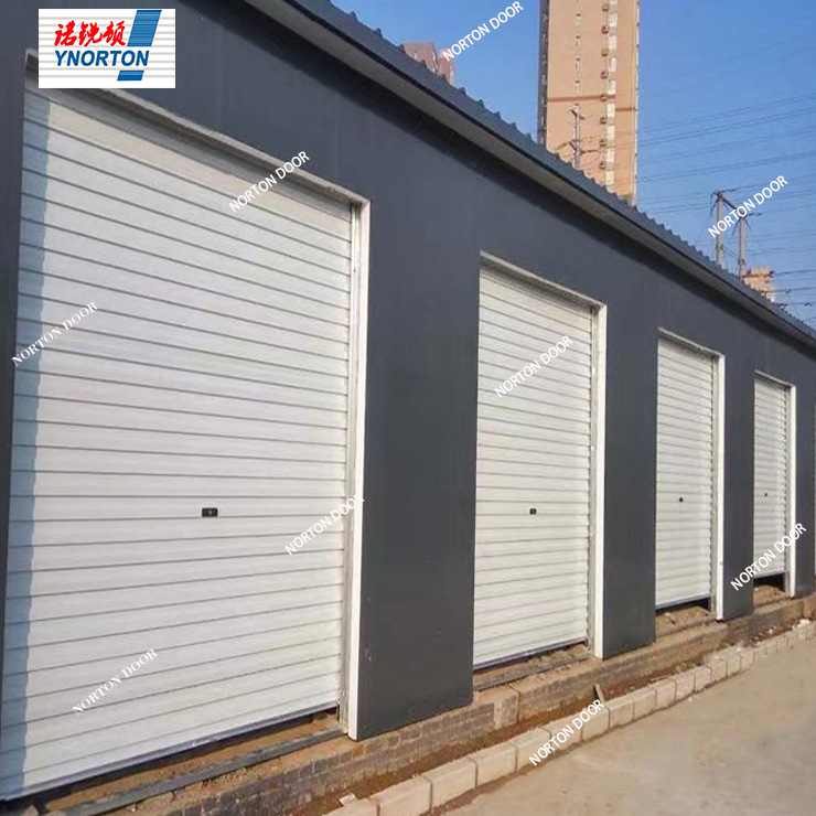 Kur tinkamos naudoti savaime susidedančias susukamas duris?