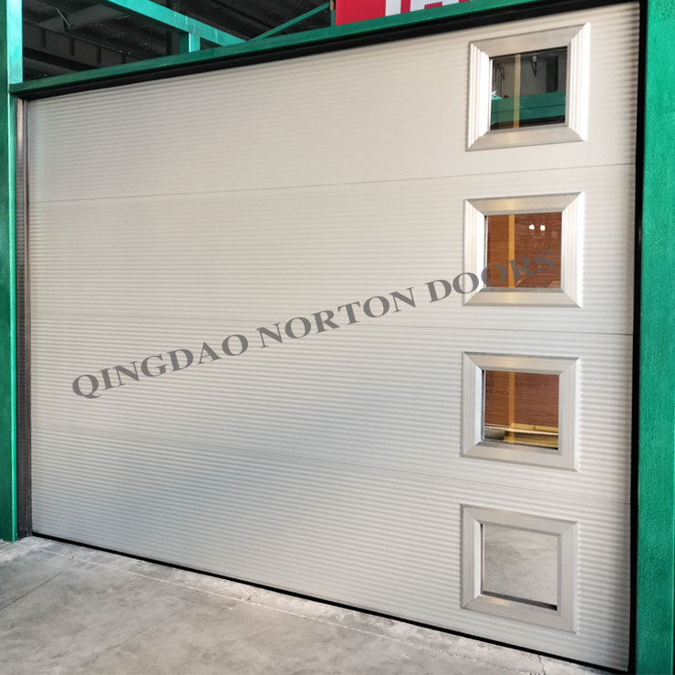 Automatinės garažo durys su aliuminio lydinio grūdintais stikliniais langais